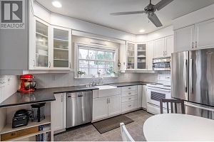 1537 Lakeview Street - Photo 11