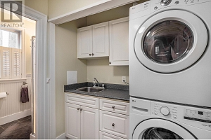 1537 Lakeview Street - Photo 16