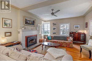 1537 Lakeview Street - Photo 2