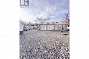 1909 43 Street - Photo 3