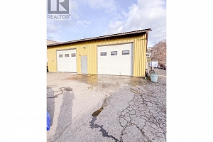 1909 43 Street - Photo 6