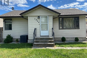 1909 43 Street - Photo 8