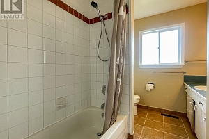 958 Stockwell Avenue - Photo 11