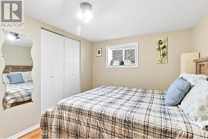 958 Stockwell Avenue - Photo 17