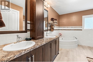 272 Lumby-Mabel Lake Road - Photo 16