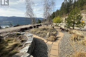 8944 Hampshire Crescent - Photo 40