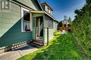 3008 26 Street - Photo 15