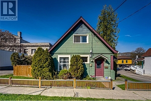 3008 26 Street - Photo 2