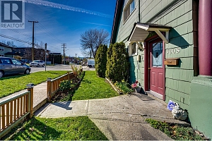 3008 26 Street - Photo 3