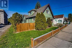 3008 26 Street - Photo 6