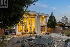 976 Manhattan Drive - Photo 2