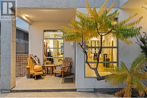976 Manhattan Drive - Photo 3