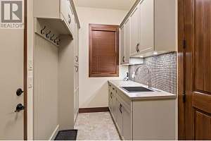 6166 Seymoure Avenue - Photo 31