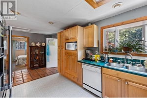 6580 33 Highway - Photo 2