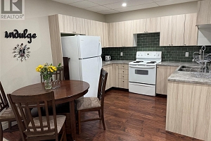 2172 Michelle Crescent - Photo 18