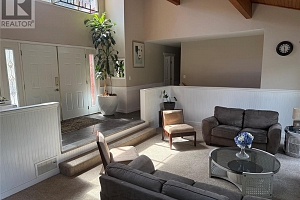 2172 Michelle Crescent - Photo 2