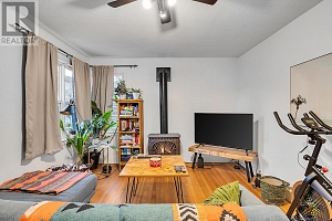 541 Okanagan Boulevard - Photo 3