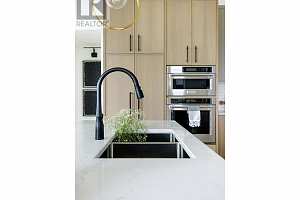 1050 Emslie Street - Photo 10