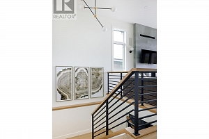 1050 Emslie Street - Photo 3