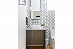 1050 Emslie Street - Photo 6