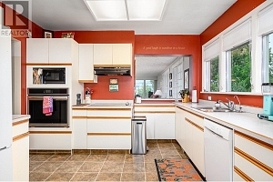 8724, 8730, 8734 Okanagan Landing Road - Photo 32