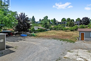 11592 Okanagan Centre Road E - Photo 4