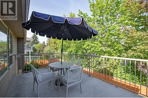 1927 Skyview Crescent - Photo 2