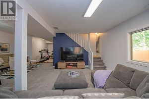 1927 Skyview Crescent - Photo 33