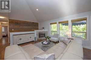 1927 Skyview Crescent - Photo 4