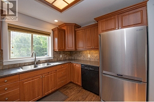 1927 Skyview Crescent - Photo 7