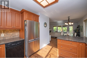 1927 Skyview Crescent - Photo 8