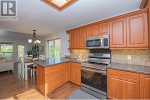 1927 Skyview Crescent - Photo 9