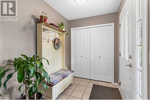 305 Snowsell Street N - Photo 3