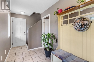 305 Snowsell Street N - Photo 4
