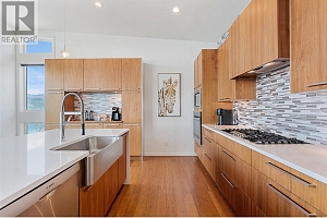 8900 Hampshire Crescent - Photo 18