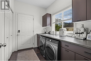355 McCarren Avenue - Photo 15
