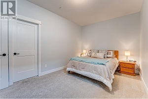 2444 York Avenue Unit# 8 - Photo 33