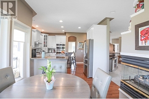 2072 Lillooet Court - Photo 15