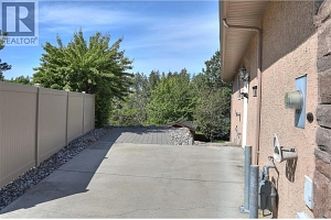 2072 Lillooet Court - Photo 37