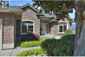 2072 Lillooet Court - Photo 4