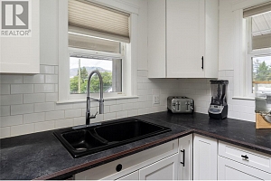 2100 32 Avenue - Photo 7