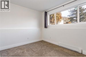885 Walrod Street - Photo 15