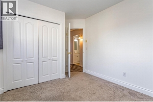885 Walrod Street - Photo 17