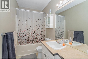 885 Walrod Street - Photo 25