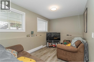 885 Walrod Street - Photo 31
