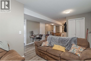 885 Walrod Street - Photo 32