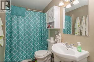 885 Walrod Street - Photo 35