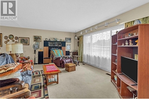 1358 Cherry Crescent E - Photo 11