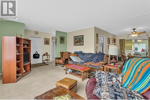 1358 Cherry Crescent E - Photo 12