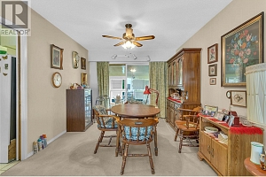1358 Cherry Crescent E - Photo 14